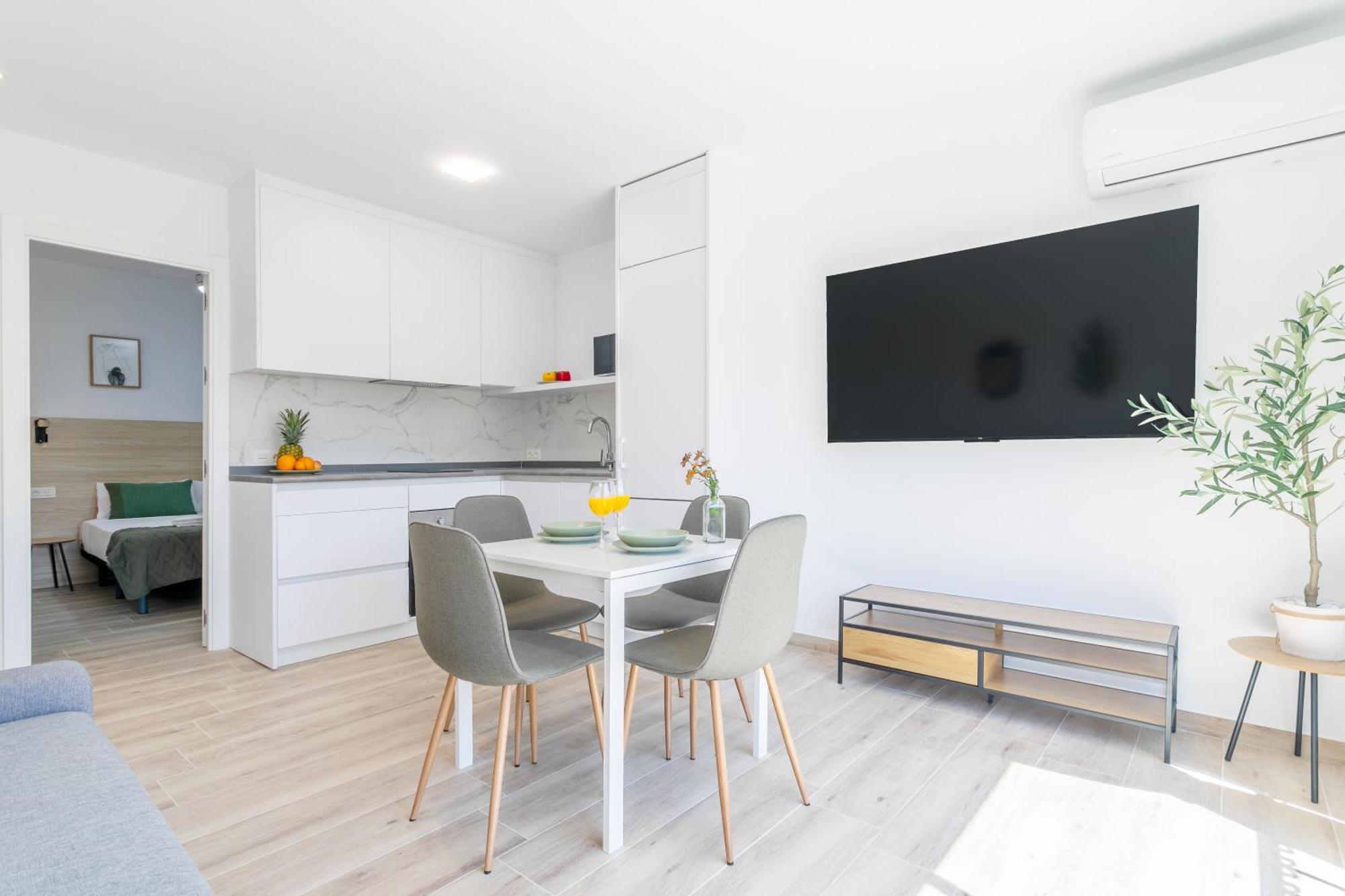 Modern And Stylish 1 - Terrace And Pool Apartment